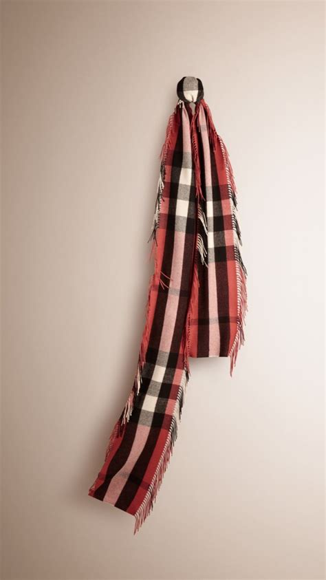 schal burberry muster rot|burberry menschenhandel.